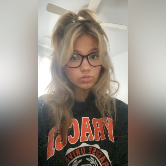 Meet your Posher, Hailey - Picture 1 of 1